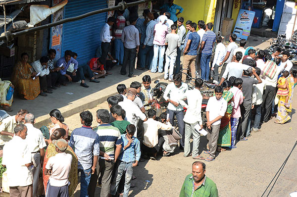 New currency unavailable, long queues in front of bank