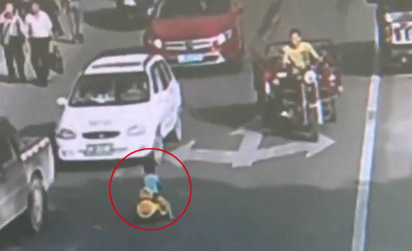 Cop saves toddler driving toy car on busy street in China dgtl