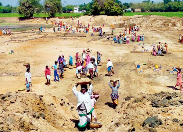 Modi dismisses Mamata's request, hundred days of work funding directly to the bank account