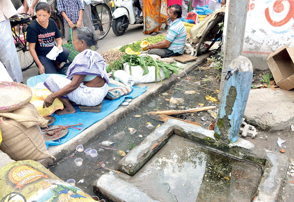 কালীবাড়ি রোডে জমা জল। — নিজস্ব চিত্র