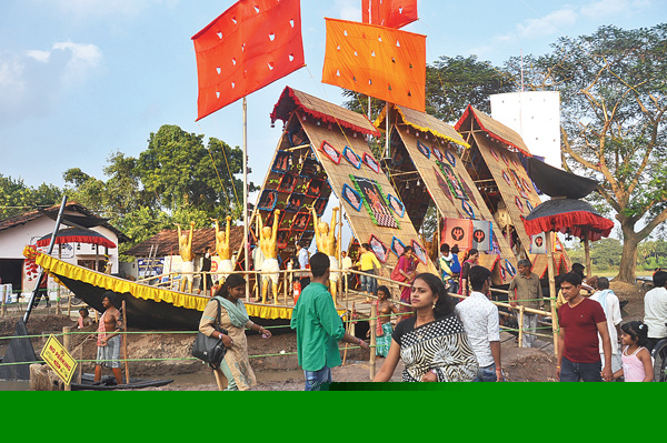 Public start pandal hopping in Chandannagar