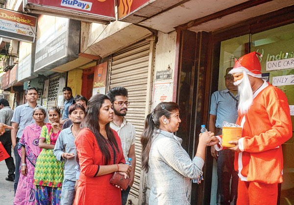 Crisis of 100 rupees note in ATM and 1000 notes are increasing