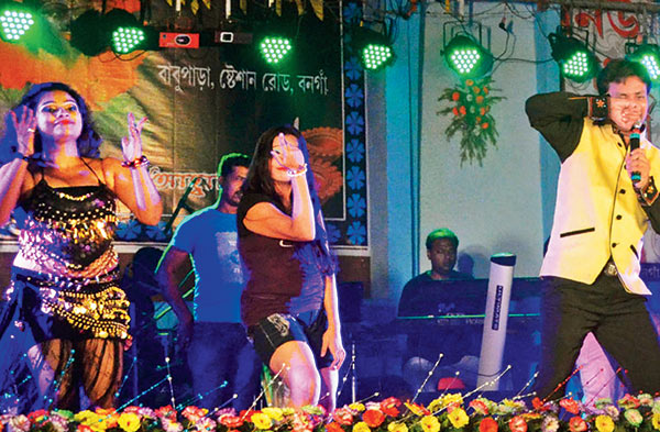 Adverse effect of demonetisation, local artists are earning less