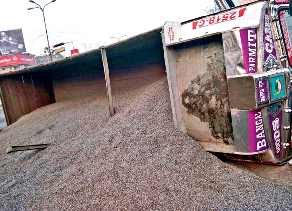 Two Students are Injured in Road Accident