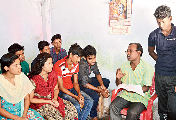 This Teacher teaching without payment