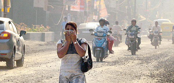A Regular distress for people, Dust particles surrounds the city