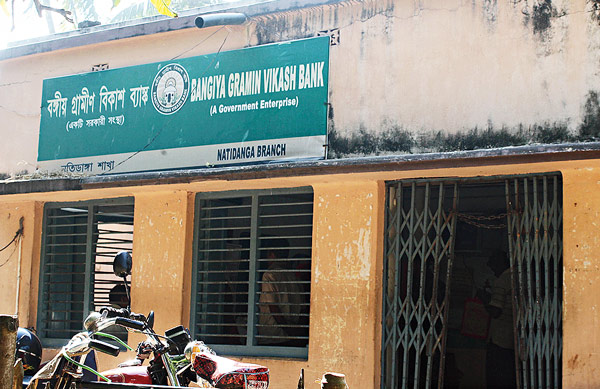 Problem continues in banks and ATMs for demonetisation