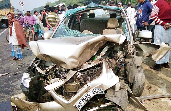 Three dead in an accident on Durgapur Expressway 