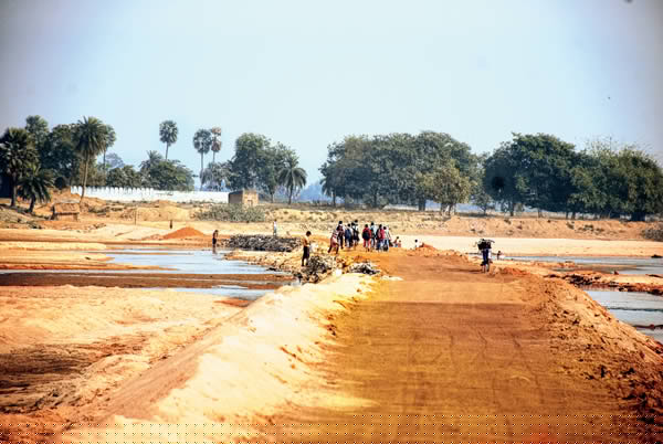 College goers face problems in transport, Demand of Bridges in district