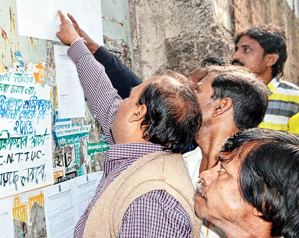 Liquor Factory Locked Out at Dankuni