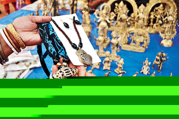 Handicrafts are getting sold in Bishnupur Festival 2016