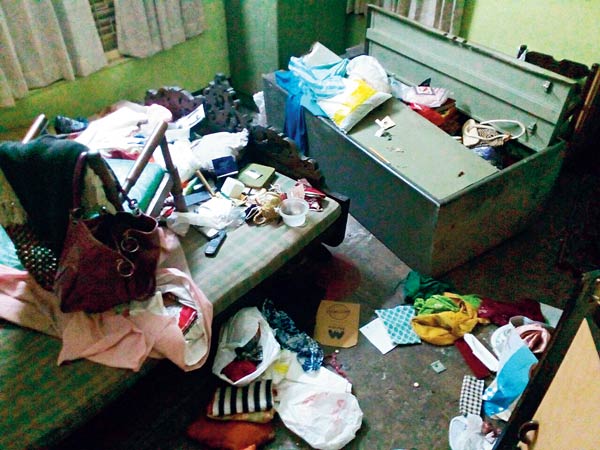 Theft at two houses of Jadavpur