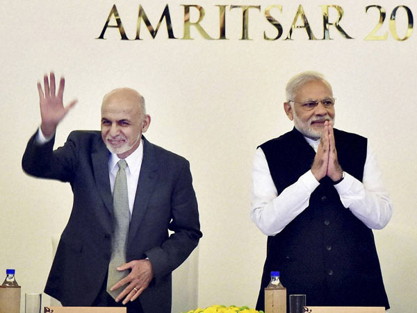 অমৃতসরে ‘হার্ট অব এশিয়া’ শীর্ষ সম্মেলনের উদ্বোধনে আফগানিস্তানের প্রেসিডেন্ট ও ভারতের প্রধানমন্ত্রী। ছবি: পিটিআই।