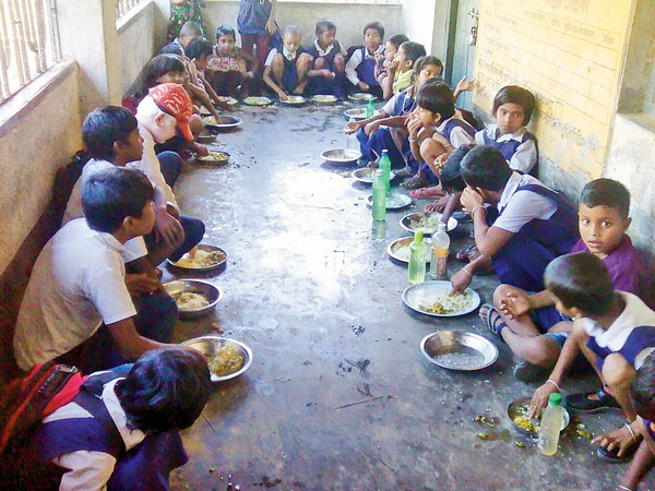 Mid-day meal faces crisis due to Demonetisation