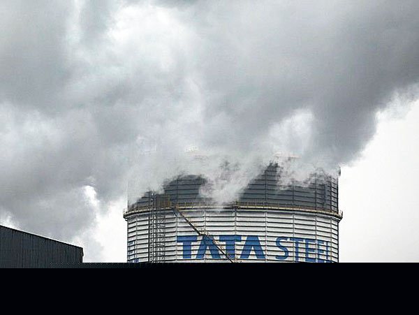 Tata group makes a deal to settle steelworks in Britain