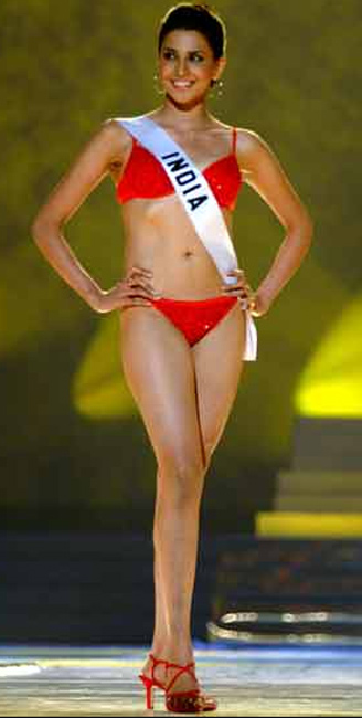 অম্বিকা আনন্দ। দিল্লির এই কন্যে বিভিন্ন ফ্যাশন শো পরিচালনা করে জনপ্রিয় হয়েছেন।