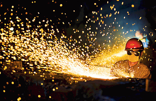 দাম চড়িয়েও আয় বাড়াতে হিমসিম দেশের ইস্পাত শিল্প