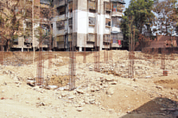 ইঞ্জিনিয়ার-জটে বন্ধ কলেজের ভবন তৈরি  