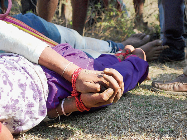 যুগলের দেহ, সম্মান রক্ষায় খুন কি না প্রশ্ন জামুড়িয়ায়