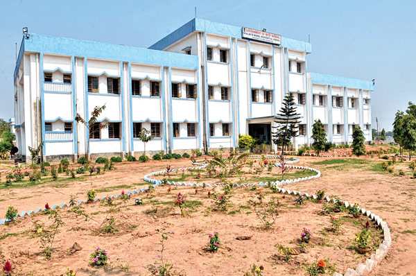 ভর্তির পরীক্ষায় নারাজ, প্রতিবাদ অভিভাবকদের