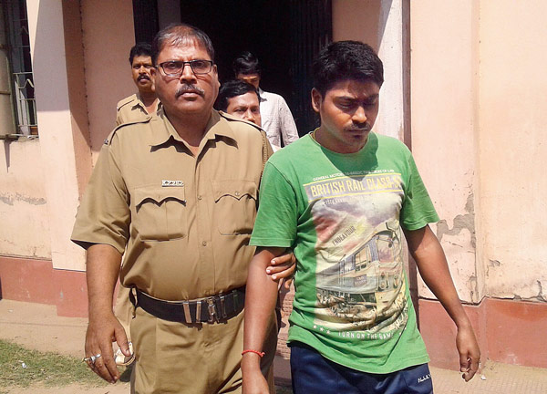 স্ত্রী-সন্তানকে কুপিয়ে খুনে ফাঁসির সাজা স্বামীর