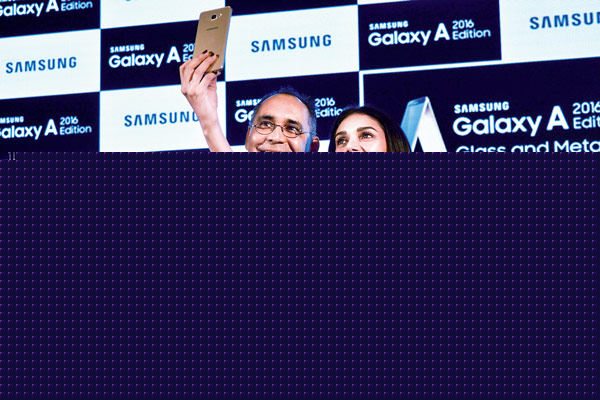 স্যামসাঙের স্মার্ট ফোন ‘গ্যালাক্সি এ ফাইভ’ ও ‘এ সেভেন’-এর উদ্বোধন