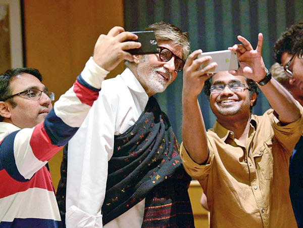 mumbai cops enforce 16 no selfie zone after string of fatal accidents