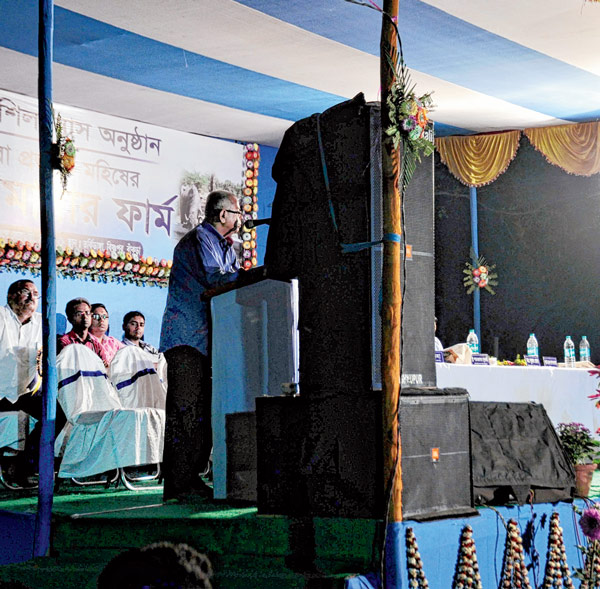 মঞ্চে জোড়া মন্ত্রী, বাজল সাউন্ডবক্স