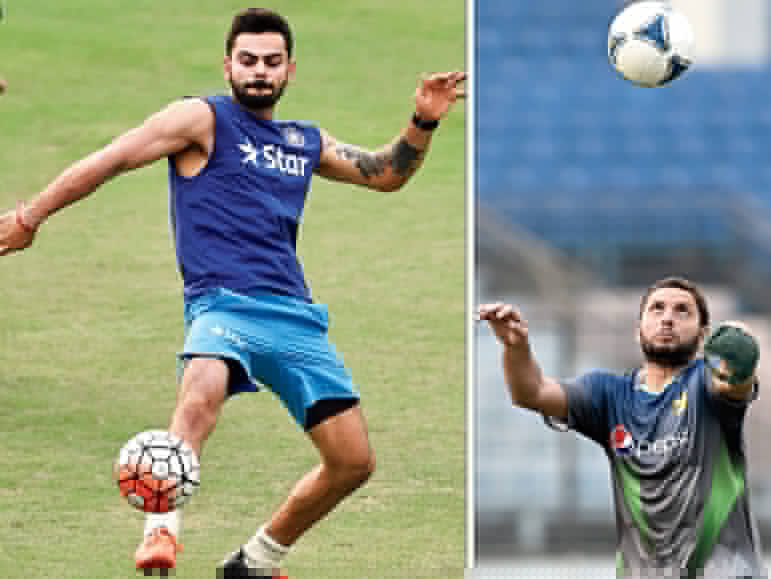 যুদ্ধের প্রস্তুতিতে দুই মহানায়ক। শুক্রবার ফতুল্লাহে। ছবি: পিটিআই।