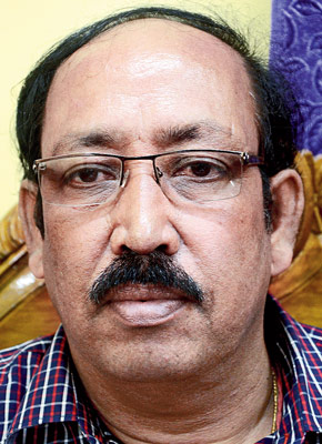 এ বার চেয়ার ছাড়