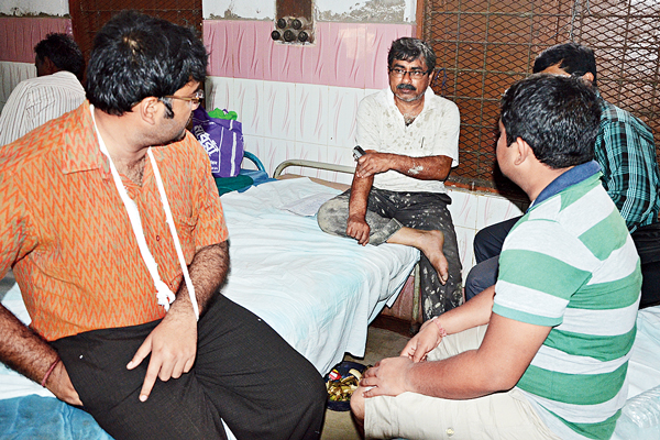 মিটার কাটতে যেতেই মারধর