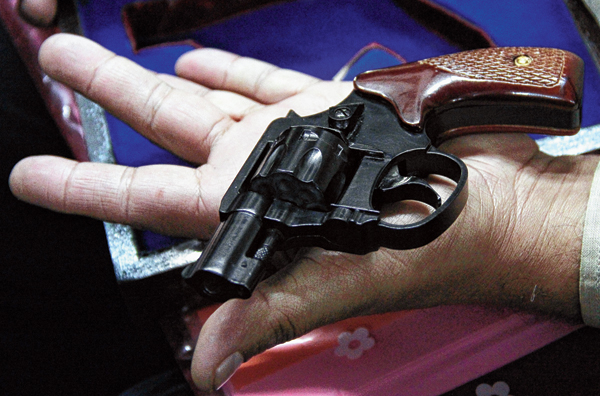 নতুন রিভলভার নিডর