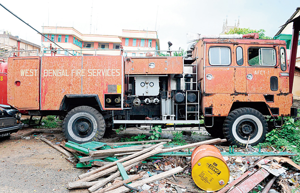 firebrigade facing problem with crocked cars 