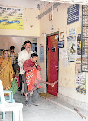 কেউ কথা শোনেনি, এ বার বিডিও-র কাছে প্রতিবন্ধী