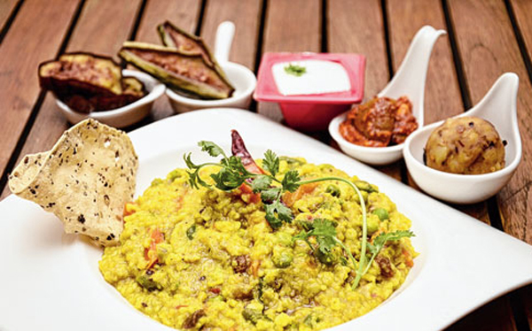 মটরশুঁটির ভুনা খিচুড়ি