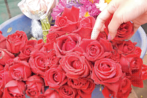 গোলাপে দিবসে বিক্রি ভালই