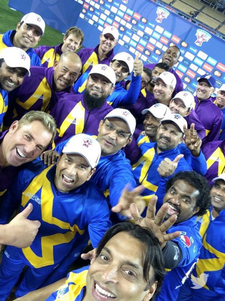 অলস্টারের মঞ্চে কিংবদন্তিরা। 