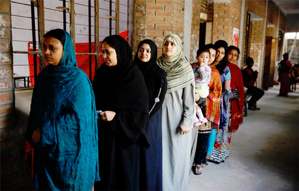 Bangladeshi people in villages to cast their vote dgtl