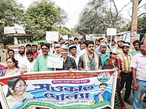 school closed by teachers teachers went for campaigning