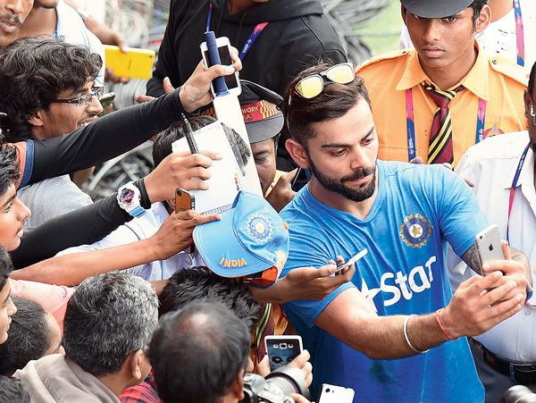 kohali played holi in exceptional sentimental mood with his fan 