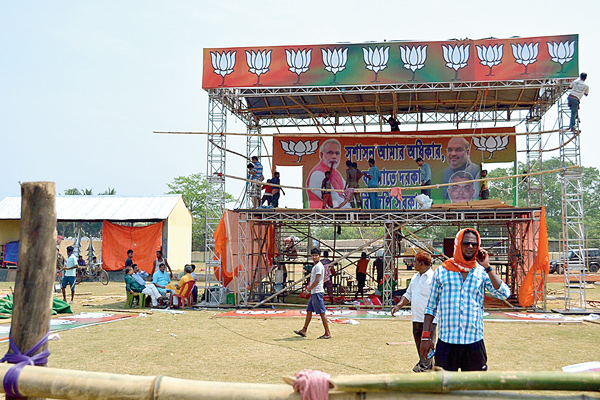  চলছে সভার প্রস্তুতি। শনিবার খড়্গপুরে। — নিজস্ব চিত্র।