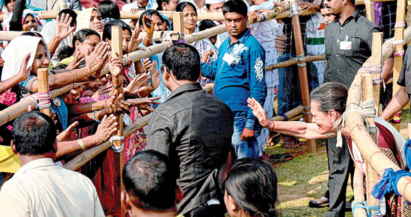 অসমে বিজেপিকে তোপ সনিয়ার
