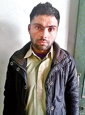 kohli's pak fan wants cup in virat's hand 