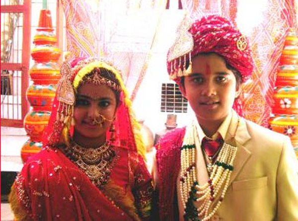  দোলন বলছেন, “বিয়ে বরং এখনও এখানে সর্বরোগহর ওষুধ। মেয়েরা প্রেম করছে, অপছন্দের বা ভিন্ন জাতের কাউকে ভালবাসছে, এমনকি কেউ সমকামী বা রূপান্তরকামী বলে জানা যাচ্ছে, তাঁকেও কোনও পুরুষের সঙ্গে জোর করে বিয়ে দেওয়া হচ্ছে। এই ধরনের পিতৃতান্ত্রিক মানসিকতা থেকেই এত নাবালিকার বিয়ে।”