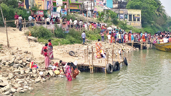 No place to change clothes problem arises for the disciples