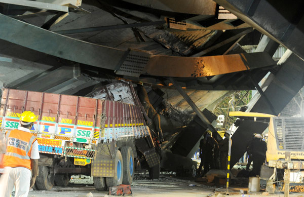 vivekananda flyover: is there any discrepancy in the plan?