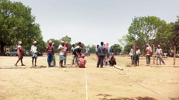 With a message of Alliance Sonia Gandhi in Patrasyar