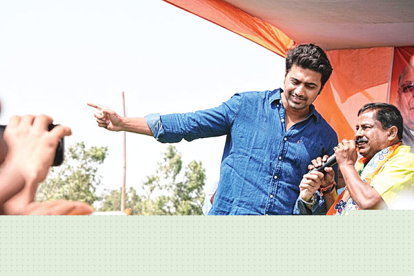 People are happy seeing two stars in the city