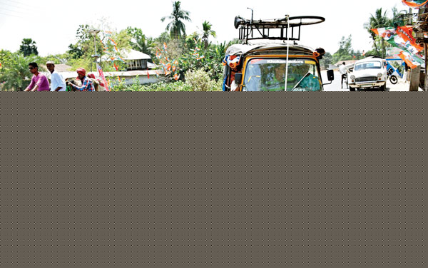 auto rickshaws's reckless driving continues in national highway