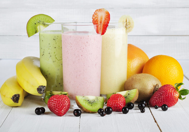 স্মুদি: টাটকা ফল, সব্জি, ডাবের জল দিয়ে পুষ্টিকর স্মুদি ডায়াবেটিকদের জন্য সেরা খাবার। সারা গরম কাল ব্রেকফাস্টে খেতে পারেন স্মুদি।